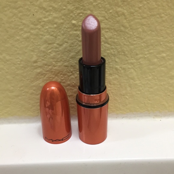 mac hark lipstick